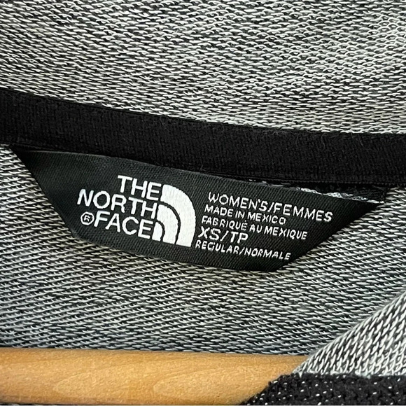 SOLD Women’s The North Face gray hooded Pullover oversized sweatshirt Size XS - Picture 3 of 4